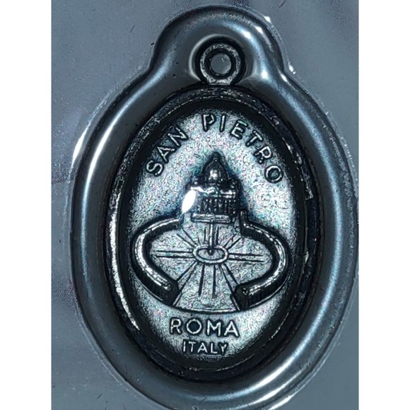 Pope Francis Collectible Pendants 24' Necklace and St Peter Relic Cards Canada - Picture 10 of 10